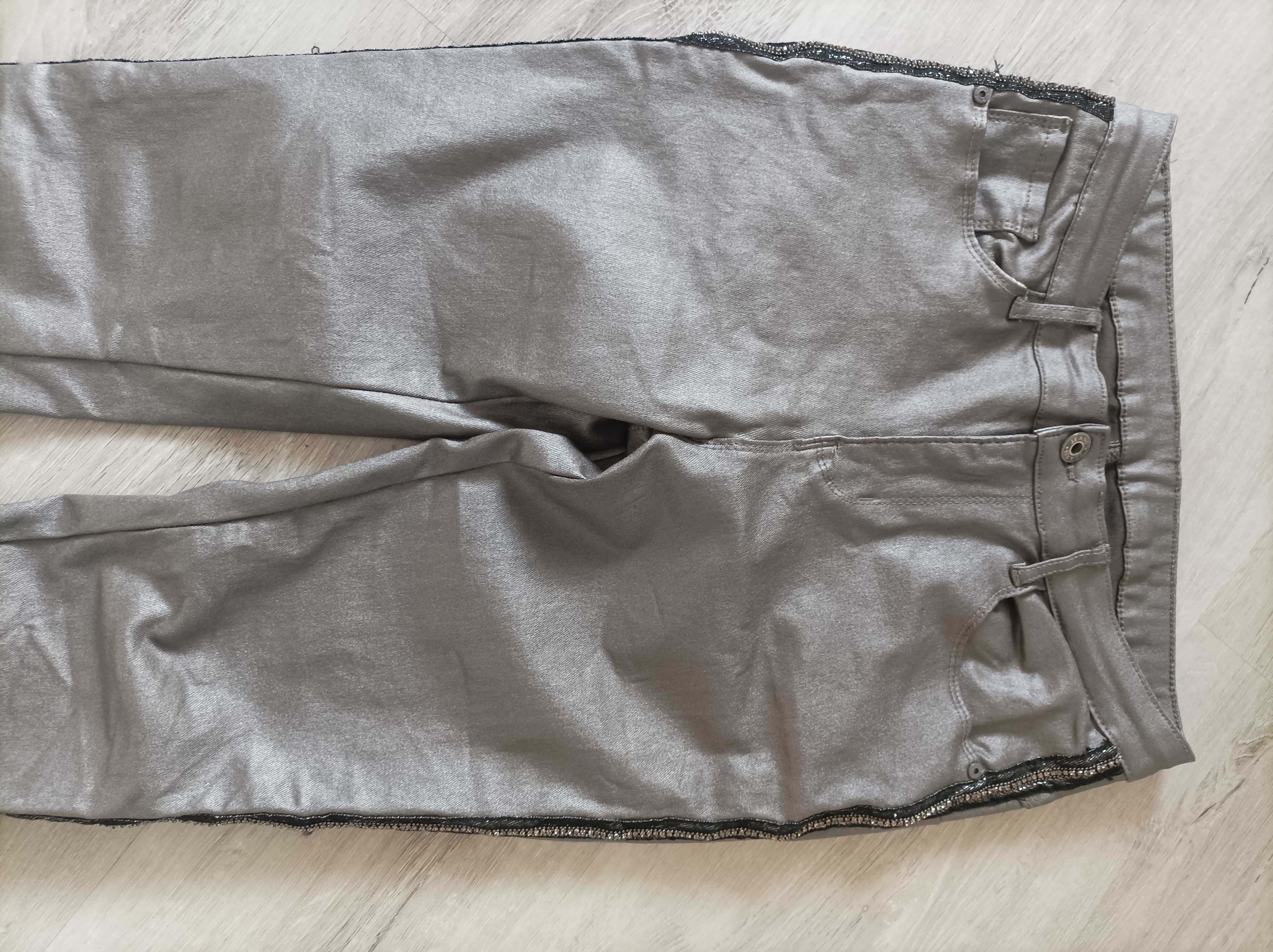 Spodnie Eco-skóra srebrne-szare połysk rozm. L 40
