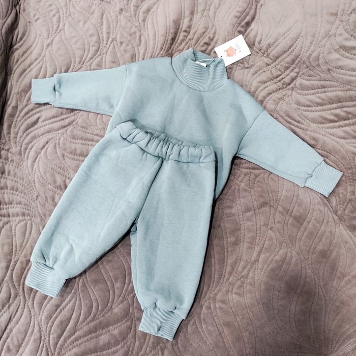 Дуже тепленький новий костюм