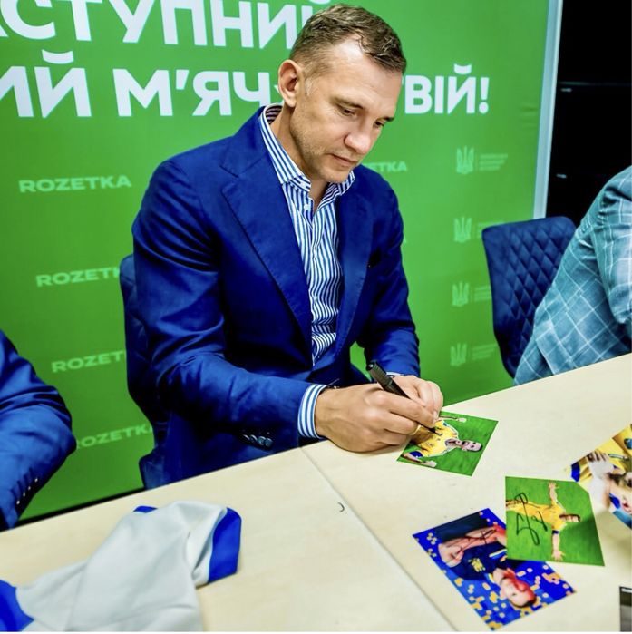 Автографи політиків, письменників, акторів, музикантів, спортсменів