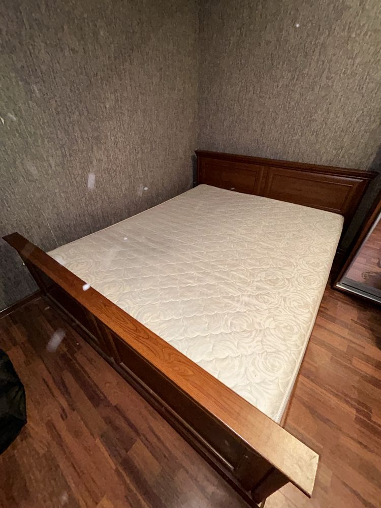 Ліжко двухспальне