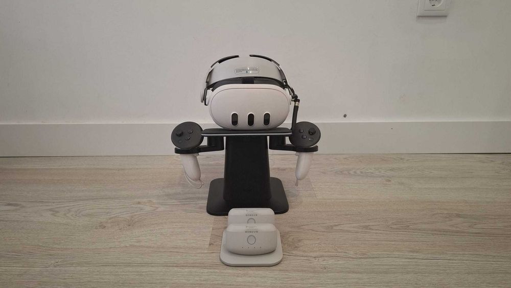 Meta Quest 3 512GB + BOBOVR + 2 baterias extras + suporte carregador