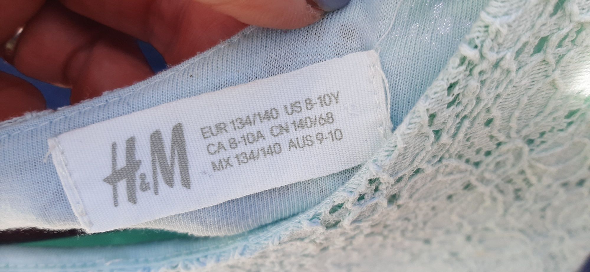 Seledynowa sukienka koronkowa H&M dla dziewczynki rozmiar 134/140