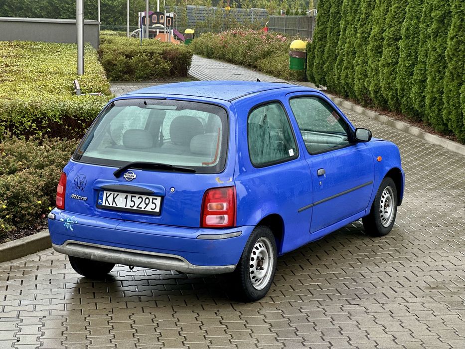 Nissan micra pali 6.0 litrow po miescie
