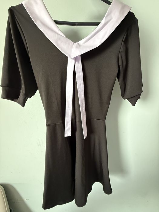 Nowa czarna sukienka z białym kołnierzykiem M