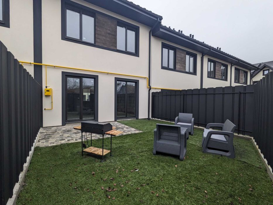 Сучасний таун в серці  Бучі з дизайн ремонтом. Газ опалення. Програми