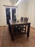 Mesa de jantar com 4 cadeiras em madeira de castanho