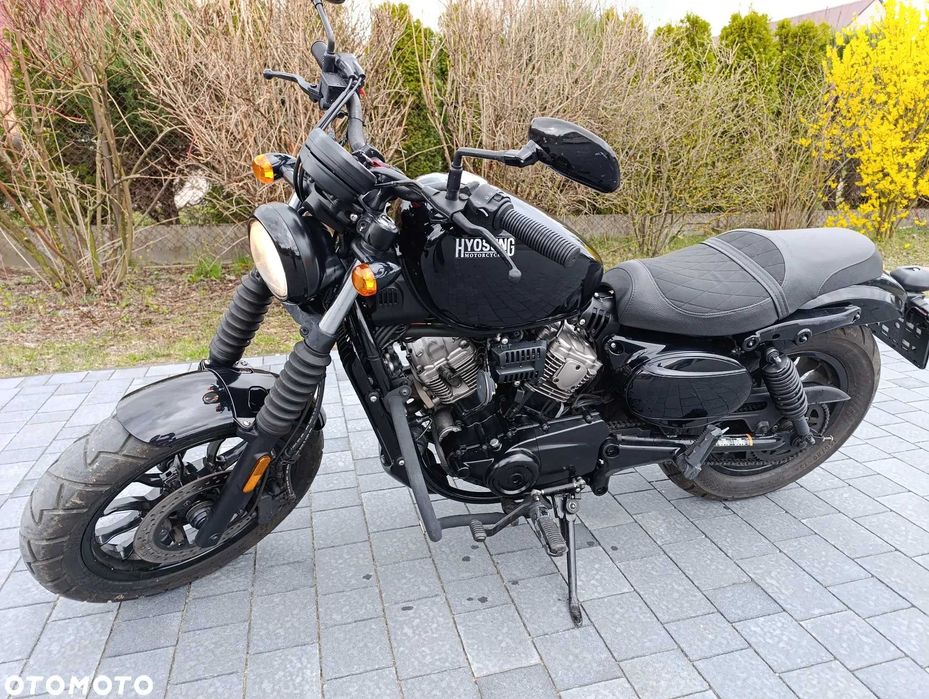 Hyosung GV 125s Bobber