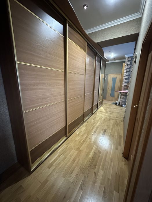 Кімната на підселення для дівчини