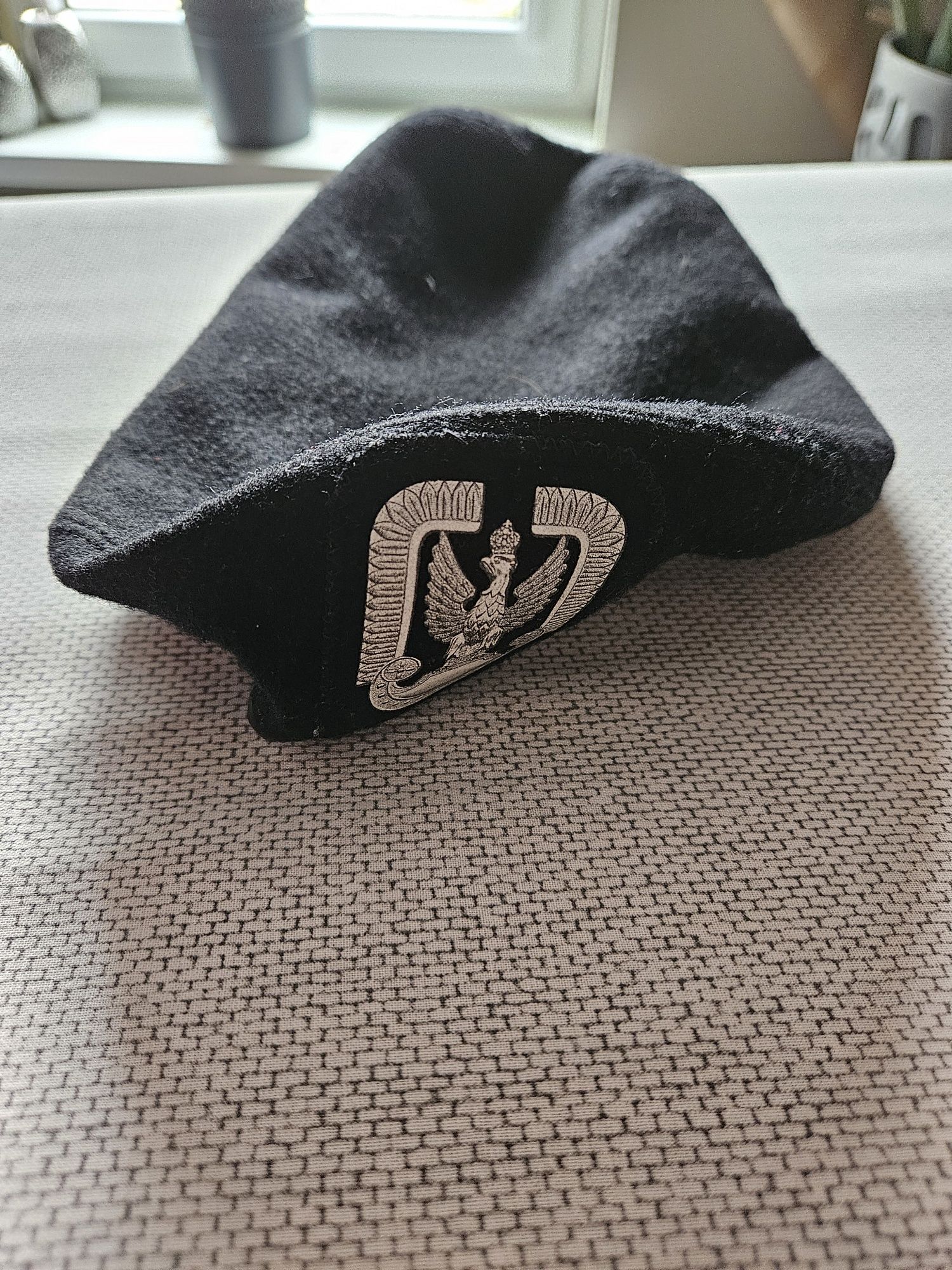 Czarny beret WP r. 56