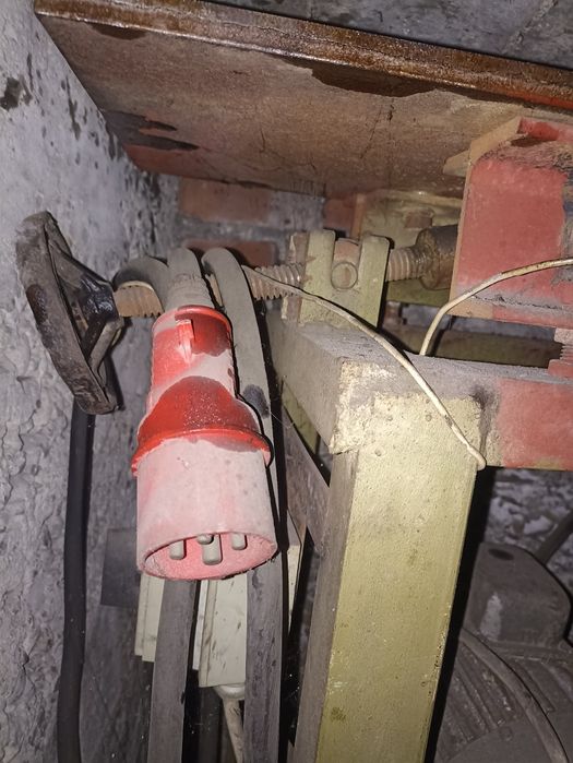 Sprzedam heblarke szerokość noży 25 cm