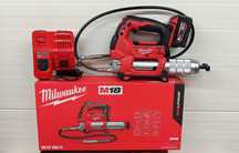 Smarownica Milwaukee m18 GG 18v 690 Bar 5ah + ładowarka