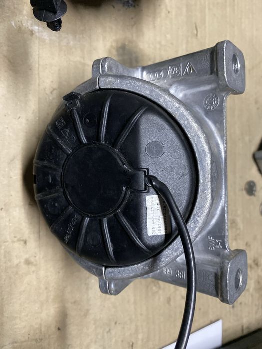 Подушка (опора) двигателя правая 8R0199381 VAG