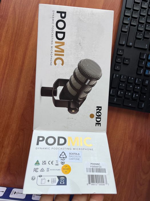 3 x Microfone RODE PODMIC FG0 e 3 x Microphone Stand