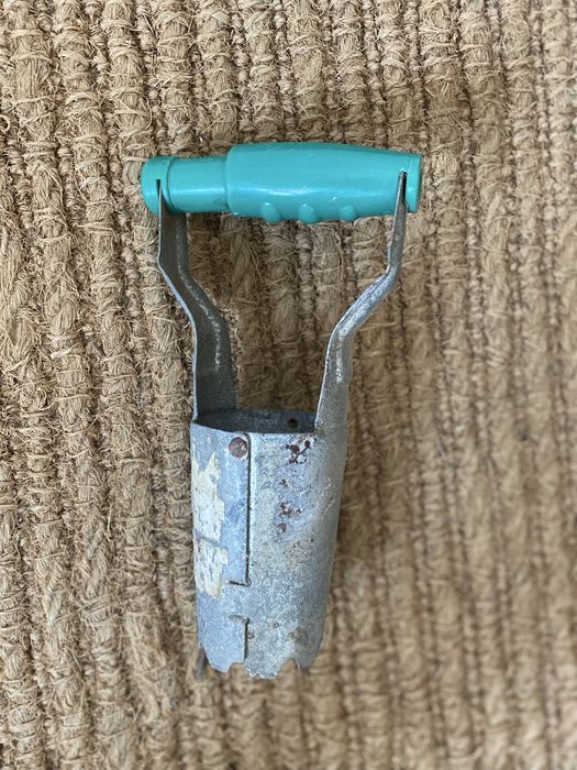 Plantador de Bulbos - em folha de Zinco