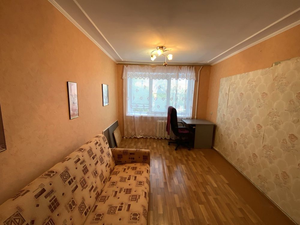 Продаж кімнати . Центр. 2й поверх