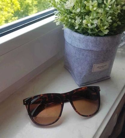 Brązowe okulary przeciwsłoneczne firmy Kappahl