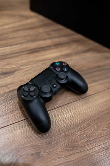 PlayStation 4 Pro - mało używana, super stan, CUH-7216B soft 12.00