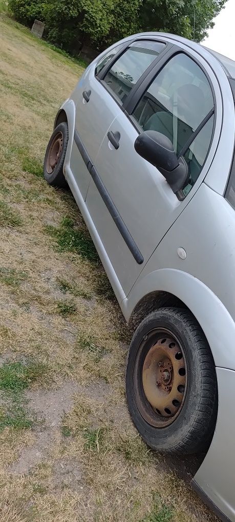 Citroën C3 2004 rok, do wymiany akumulator, pozatym sprawny