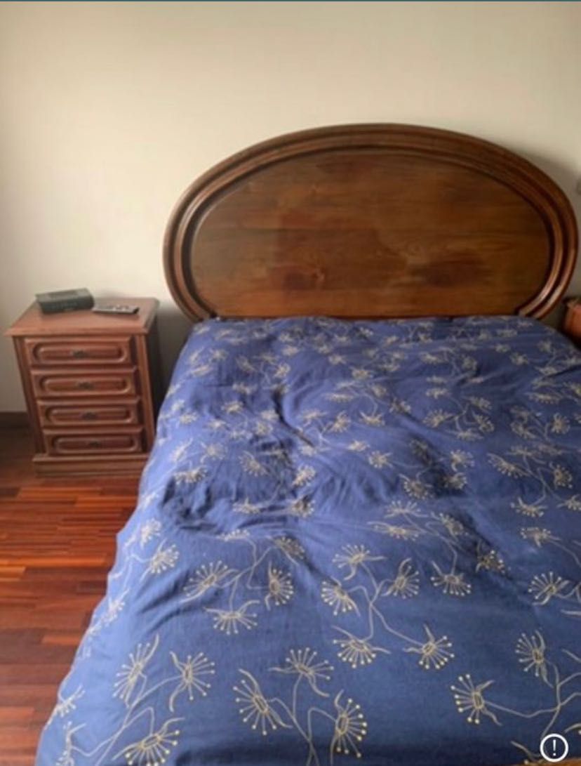 Cama madeira maciça e mesinhas