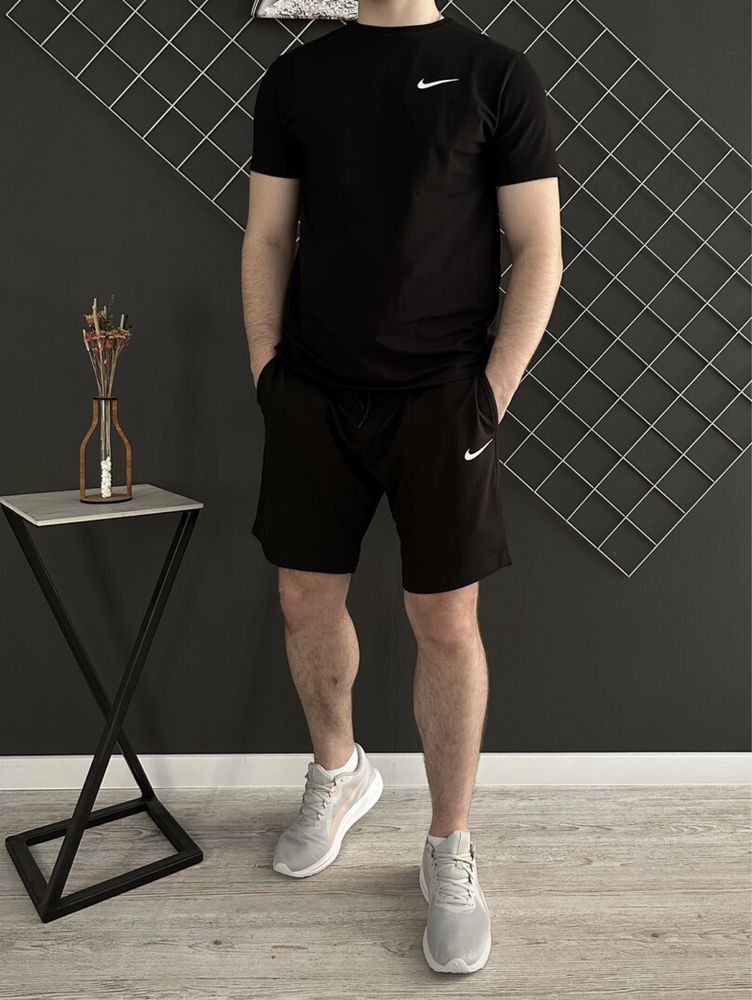 Чоловічий стильний спортивний костюм Nike