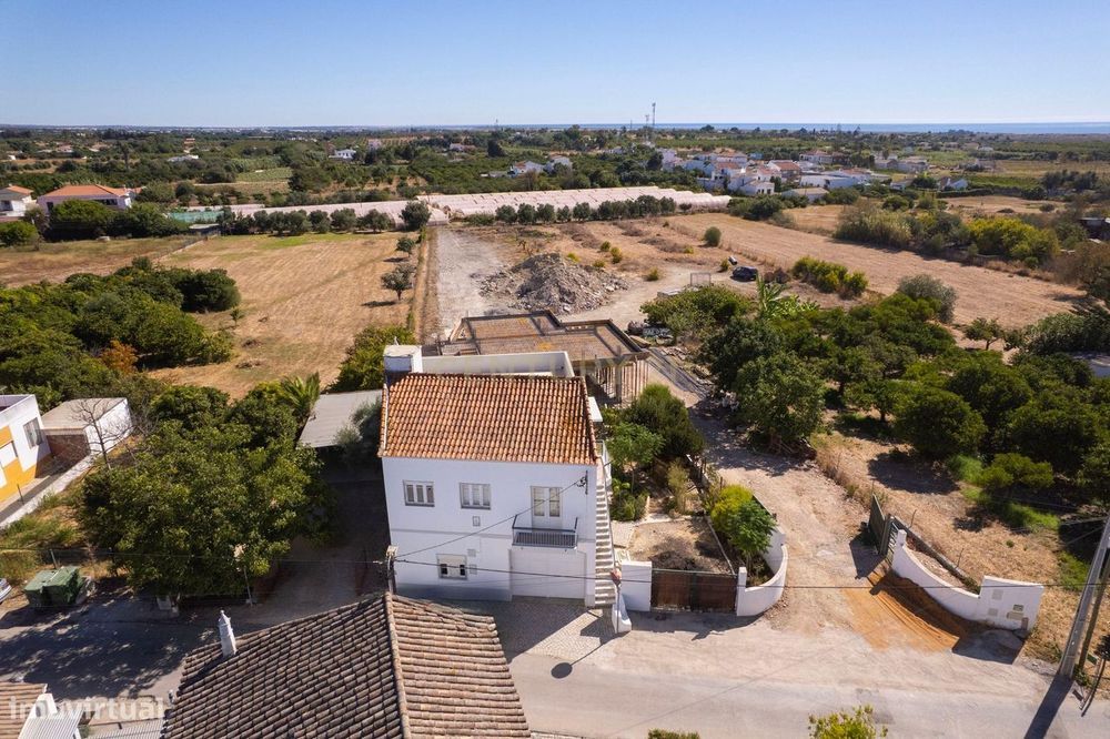 Moradia com Dois Pisos em Luz de Tavira – Excelente Oportunidade de In