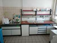 stół warsztatowy laboratoryjny blat ceramiczny umywalka szuflady