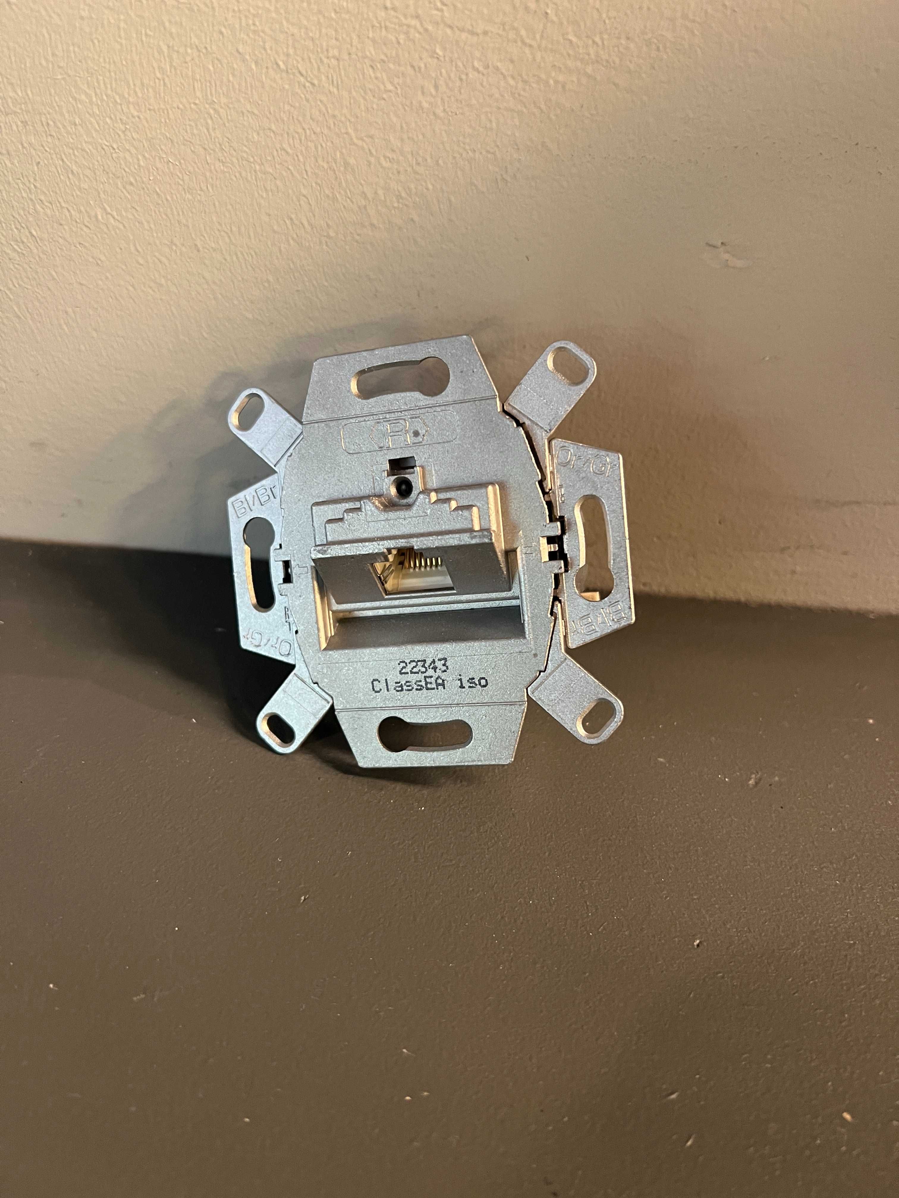 Nowe gniazdo sieciowe Berker RJ45 kat.6 ekranowane 455401