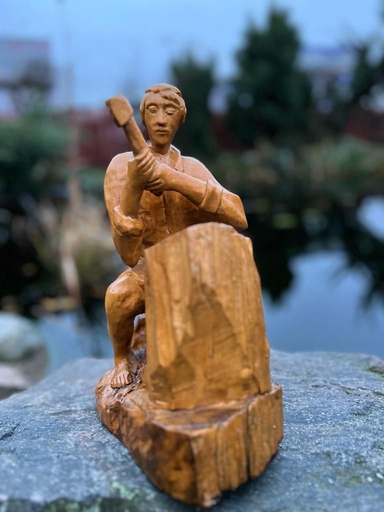 Rzeźba drewniana drwal Rękodzieło