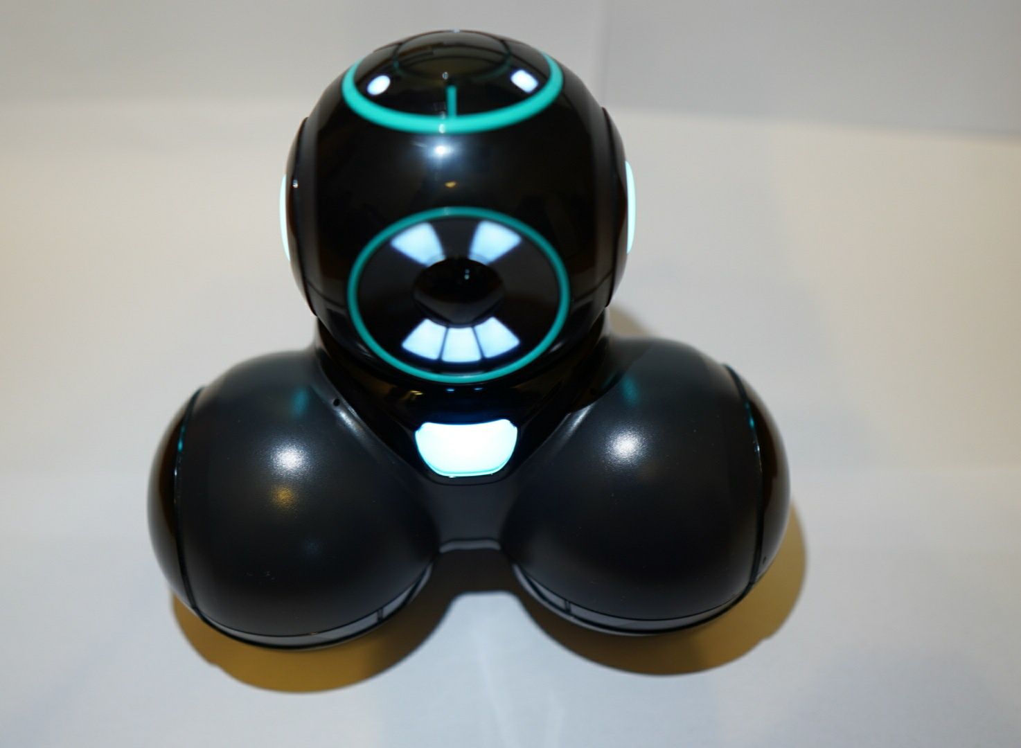 CUE interaktywny robot do nauki programowania dla dzieci