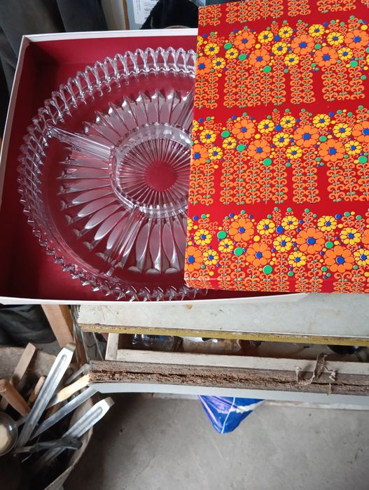 Набор чашек и конфетниц,, набор стаканов.