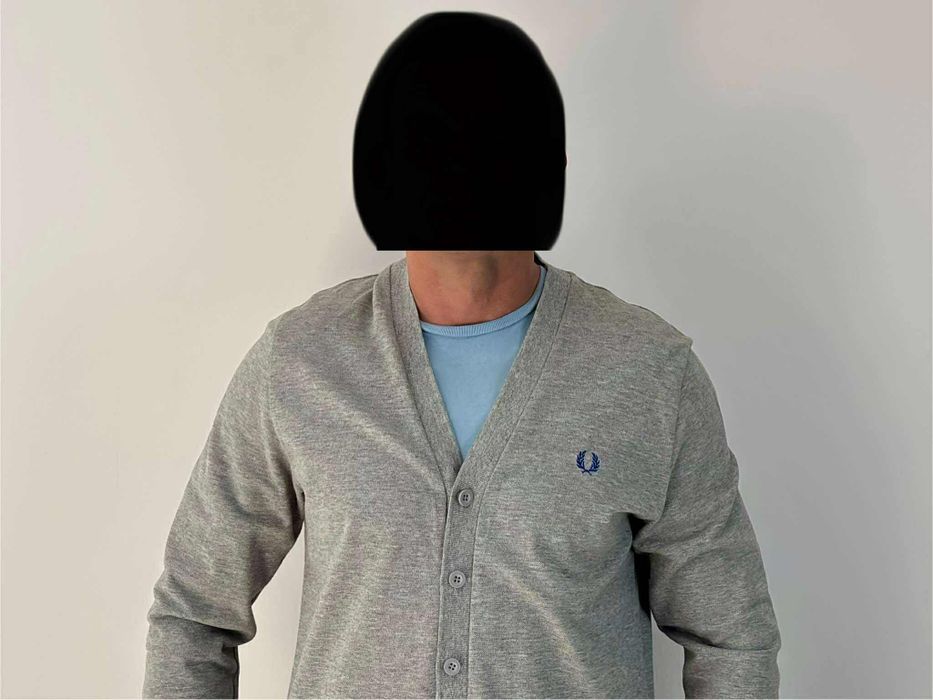 Fred Perry kardigan sweter męski L/XL 
Rozmiar L/XL 
Osoba na zdjęciu