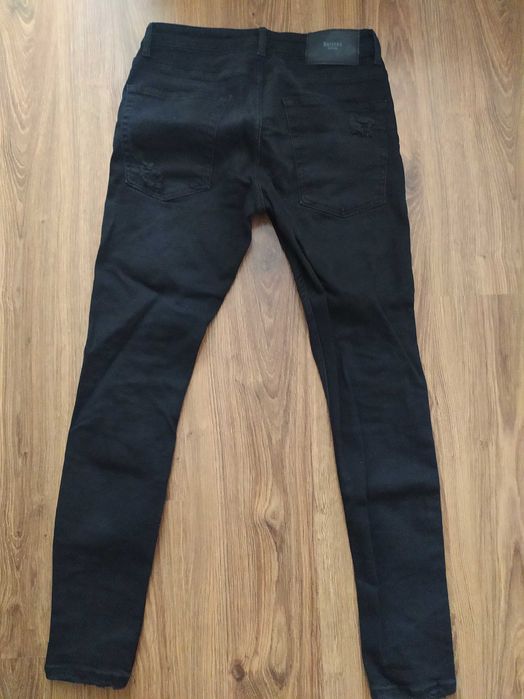 Bershka super skinny jeansy z rozdarciami