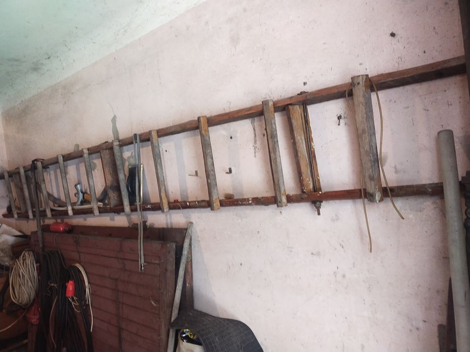 Drabina drewniana bardzo długa