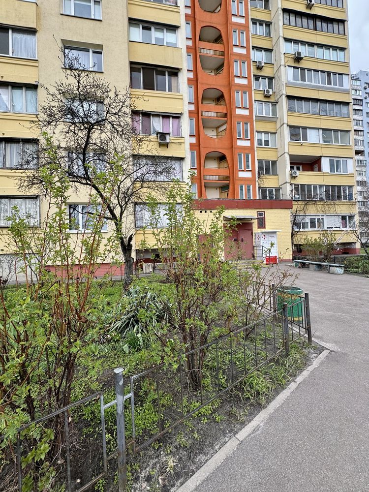 Терміново! Продаж просторої 2 кімнатної квартири 56 кв.м Троещина .