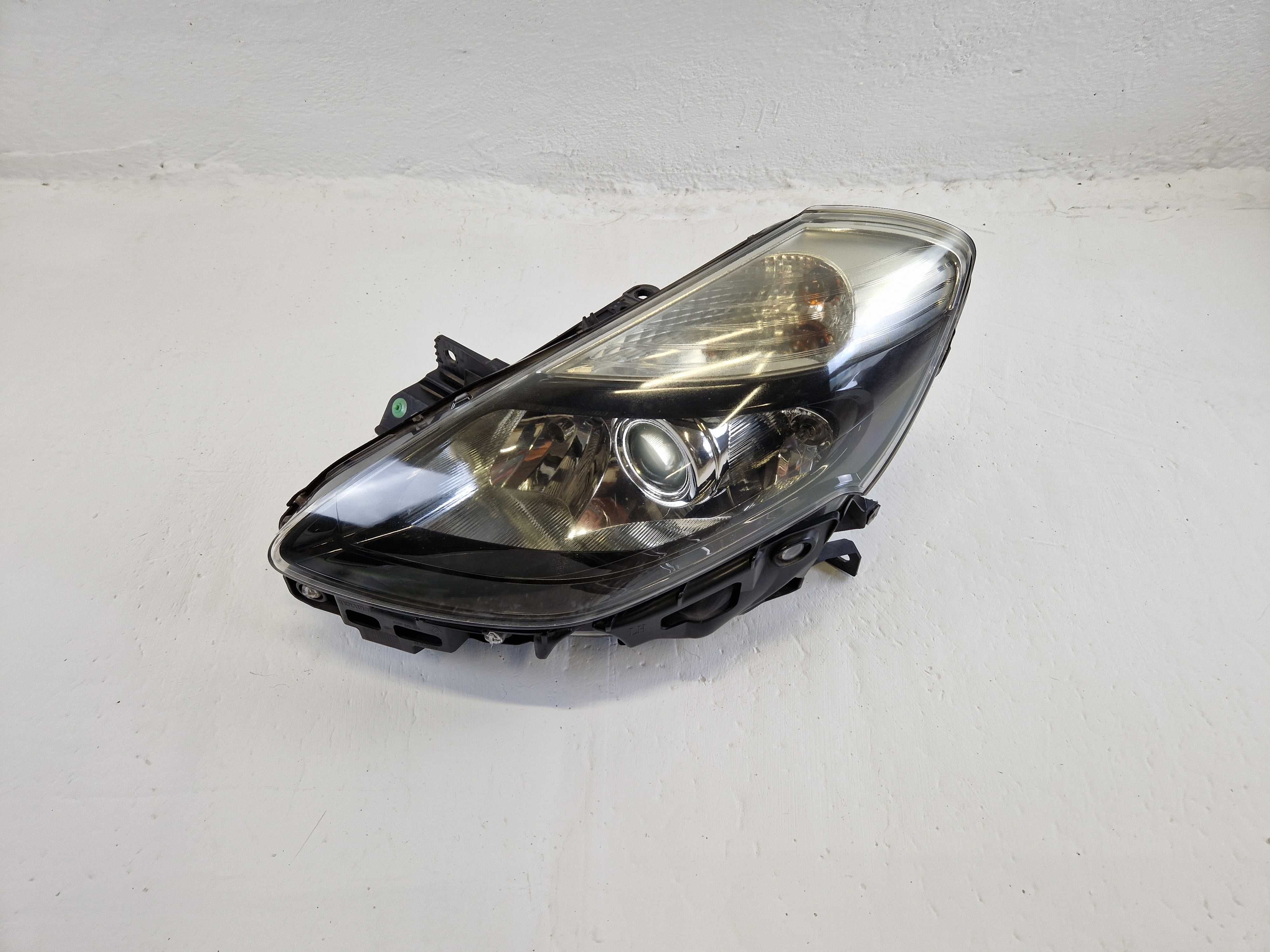 Lewa Przednia Przód Lampa Reflektor Renault Clio 3 III LIFT 09-12r Eu