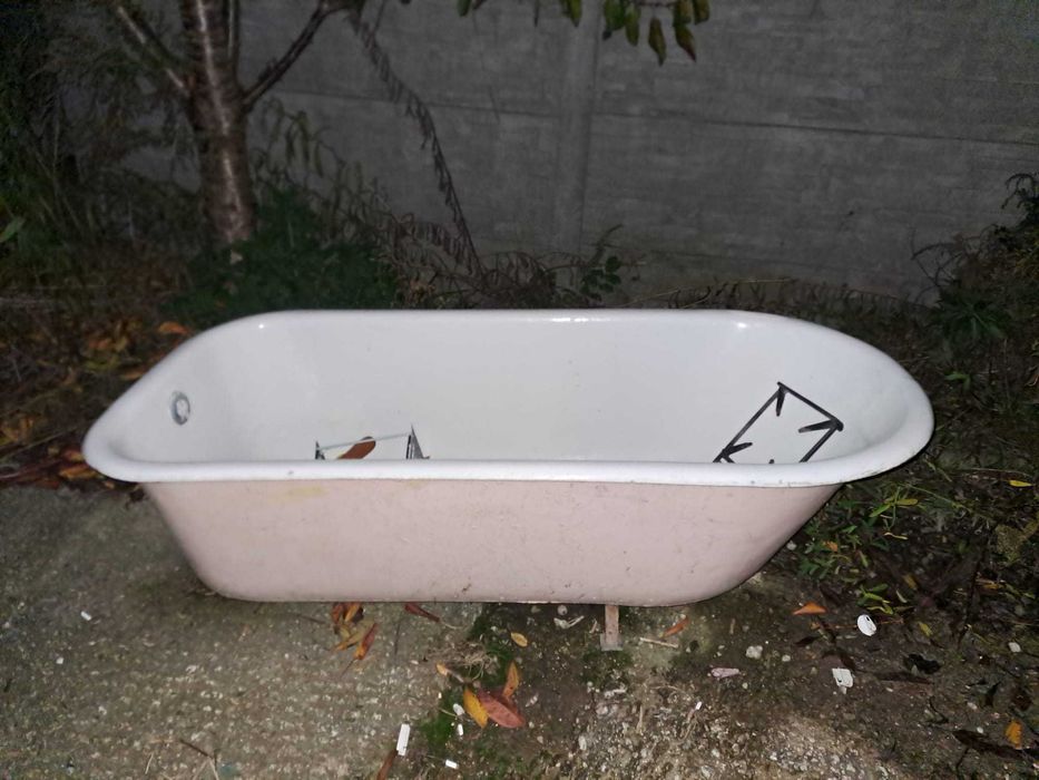 wanna żeliwna półokrągła do renowacji - możliwy transport