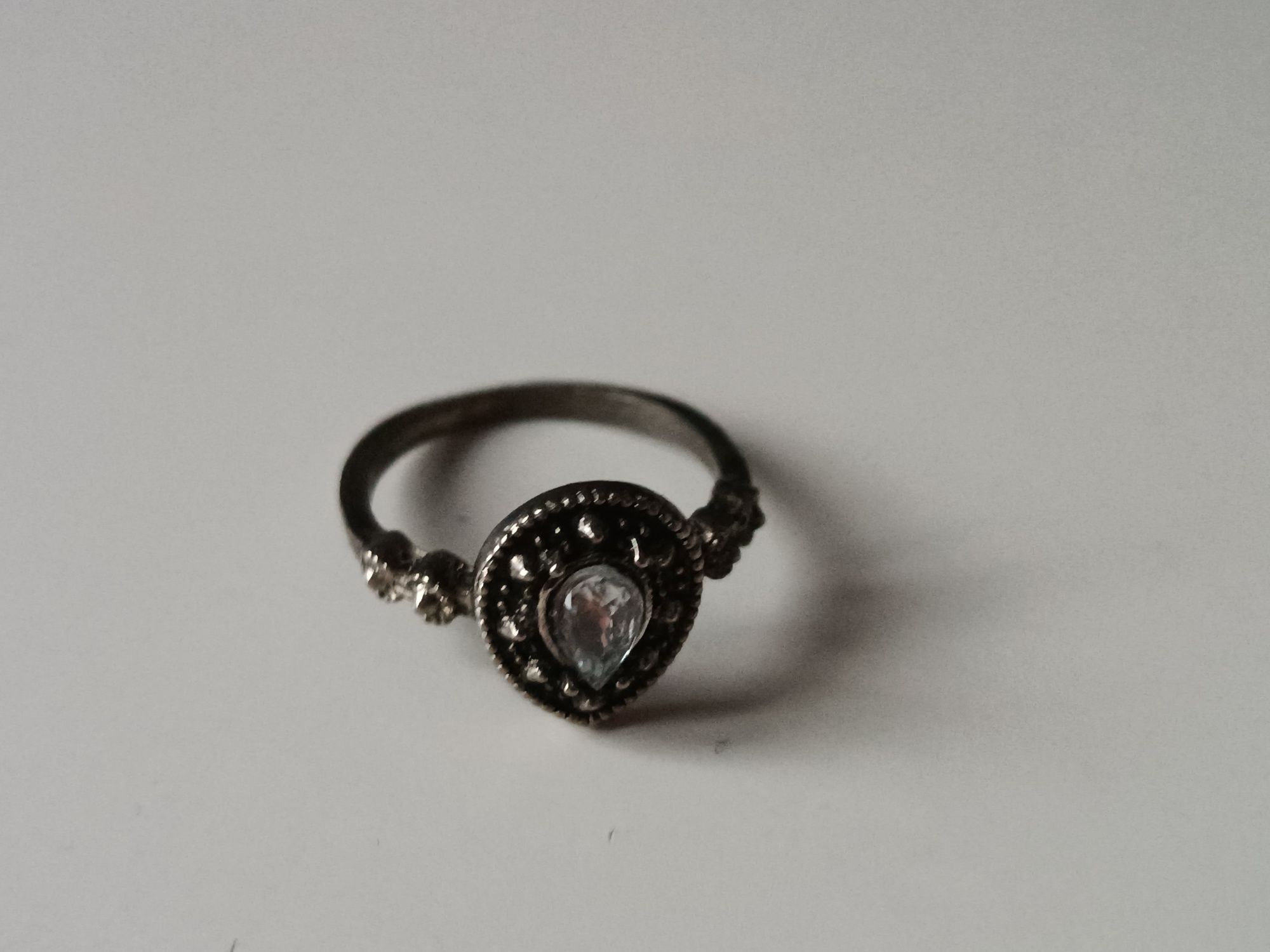 pierścionek z łezką