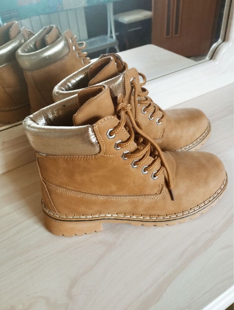 Ботинки в стиле timberland. Ботінки жіночі