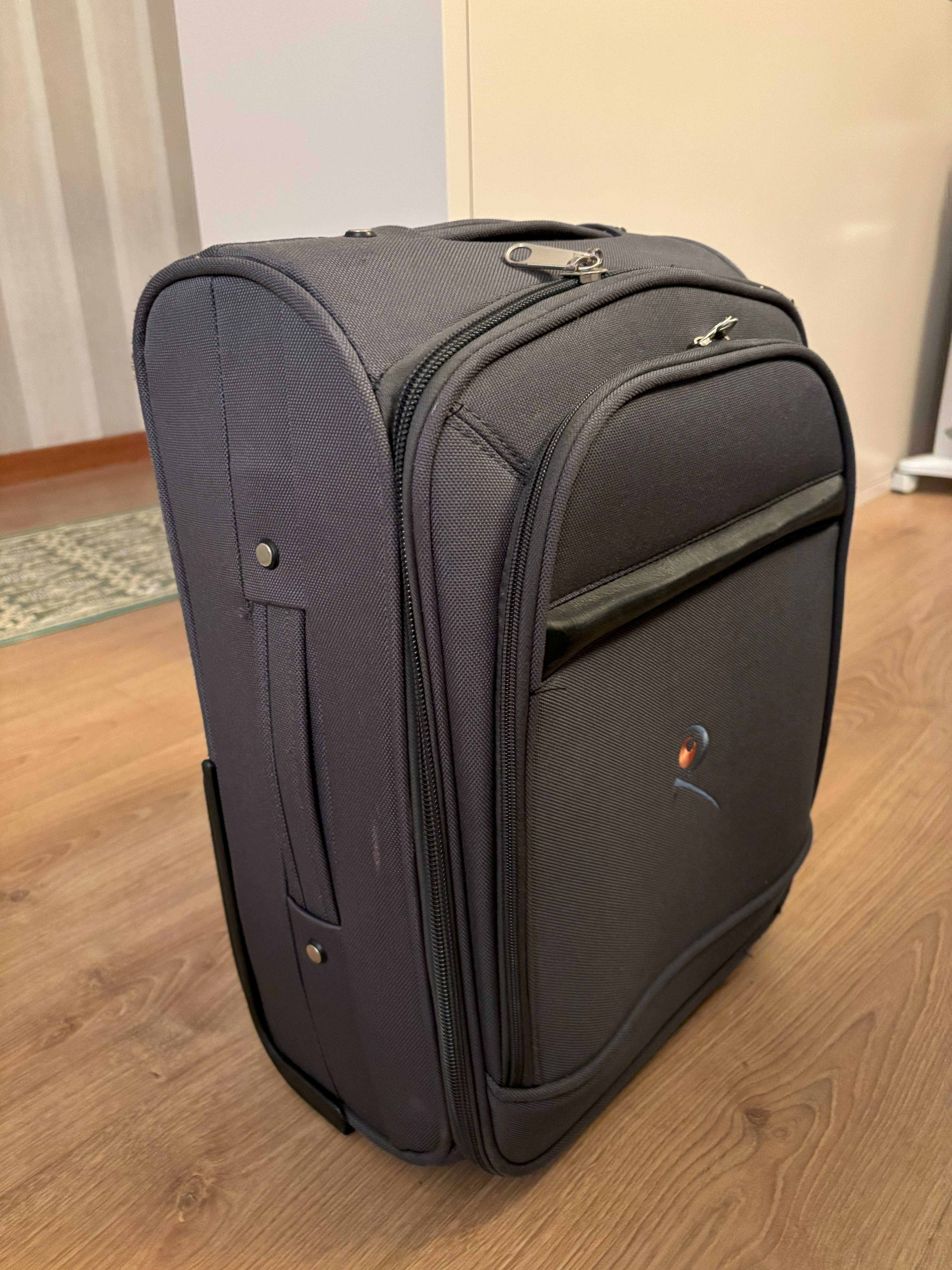 Mala de viagem em ótimo estado