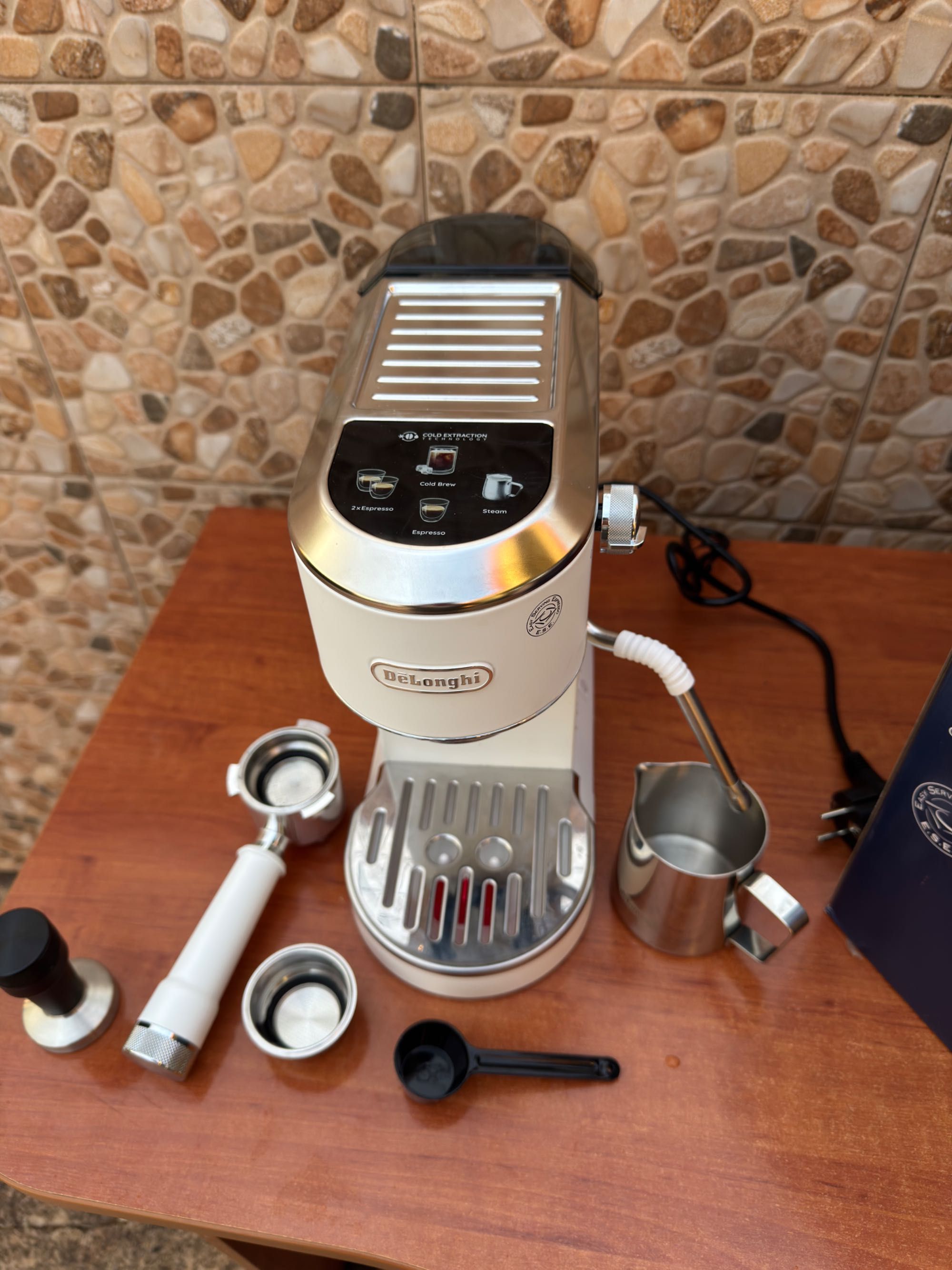 Nova Maquina de cafe Delonghi Dedica duo com sistema cold brew