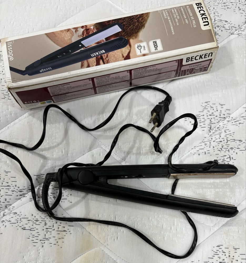 Máquina de esticar o cabelo Becken Preta