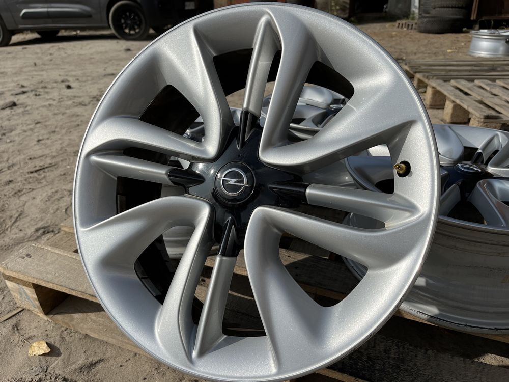 4х100 r17 Opel Black/White Диски литые