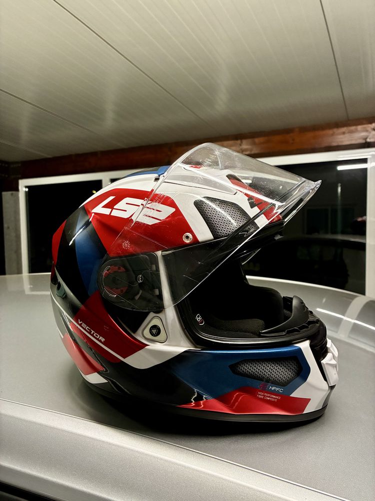 Capacete LS2 Vector com Intercomunicador Cardo Freecom