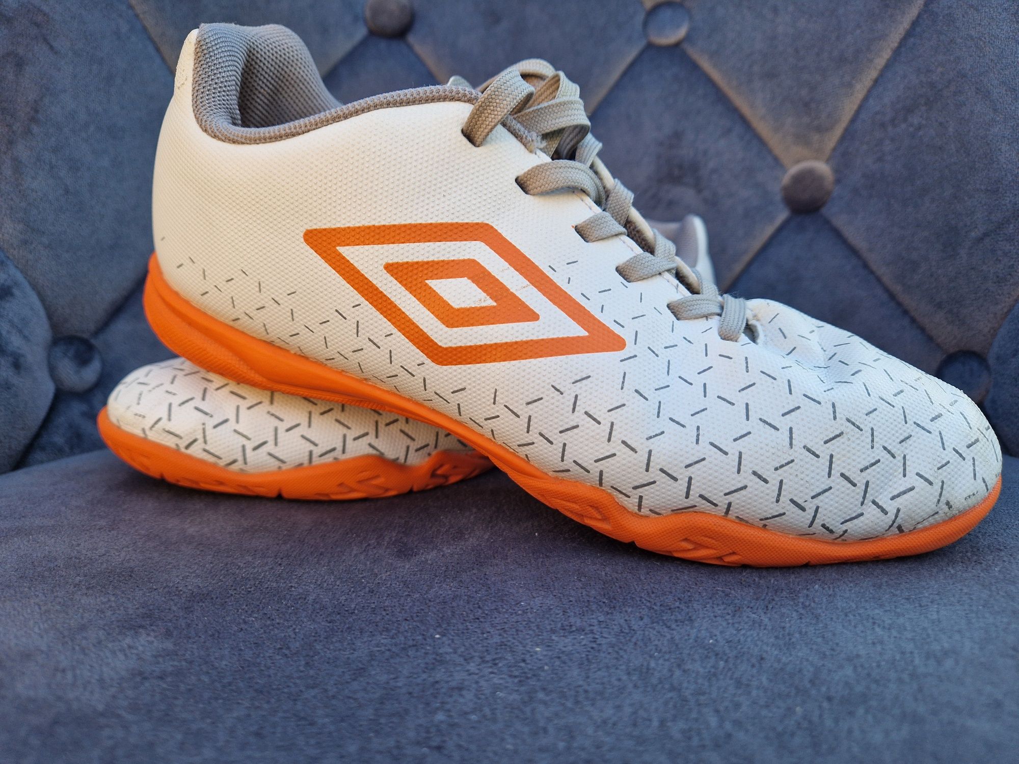 Halówki Umbro r.35.5