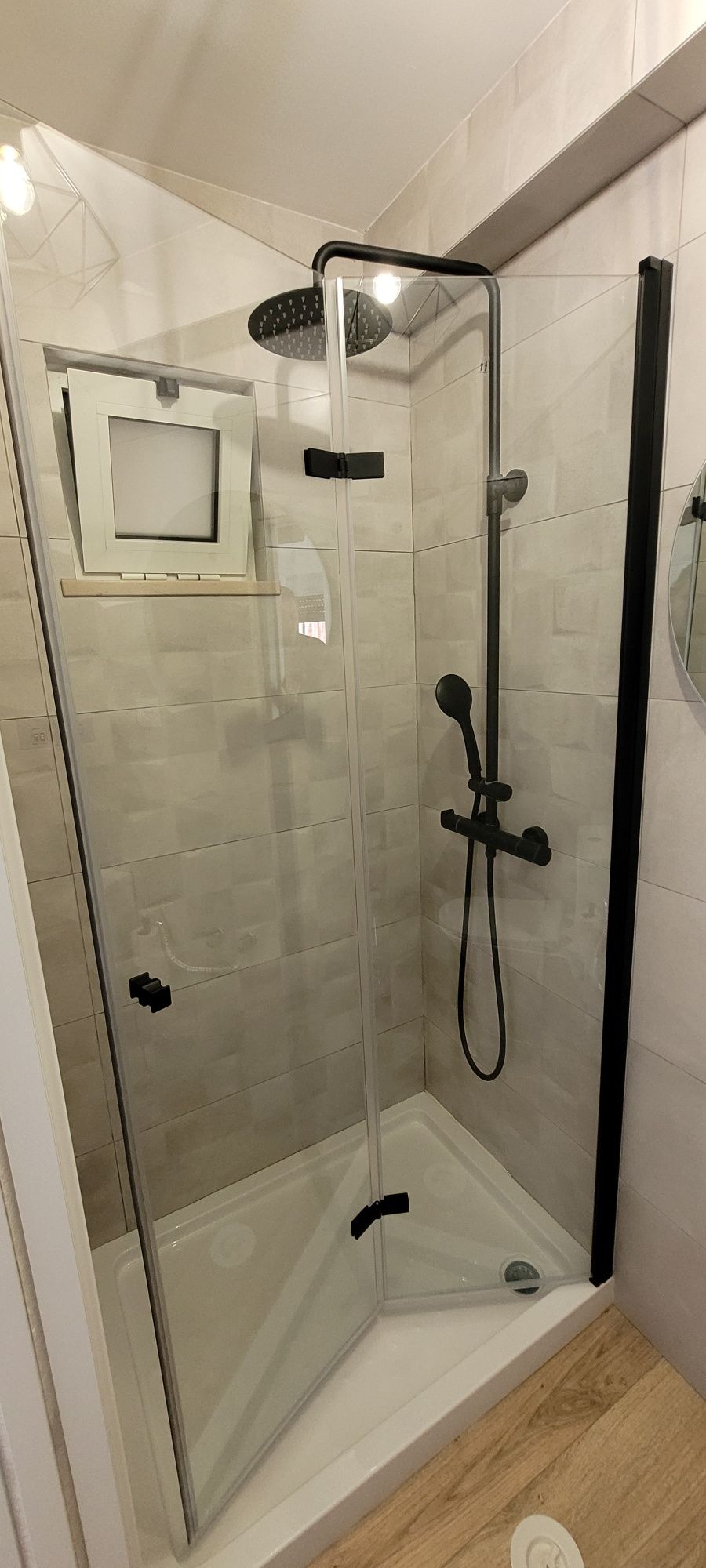 Painel duche fixo com porta tipo fole