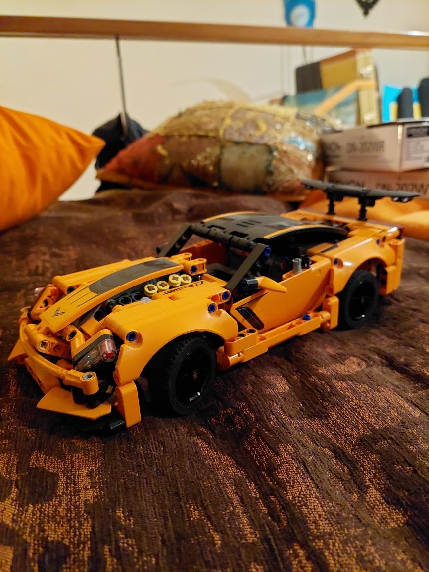 Lego Corvette C8