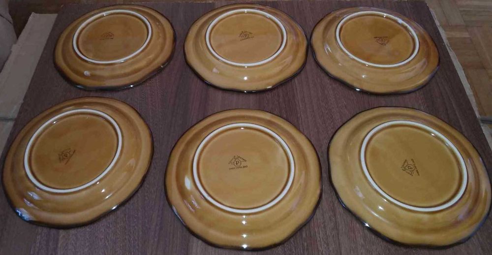 Zestaw ceramicznych talerzy obiadowych deserowe i tace brązowe falbany