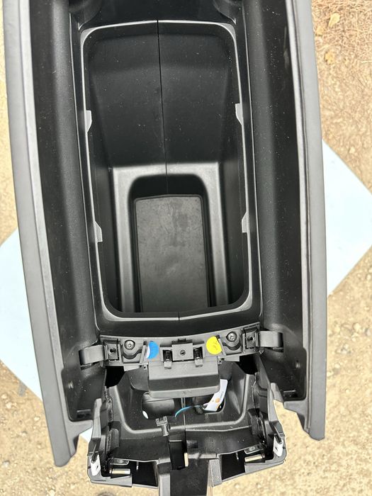 Peugeot 3008/5008 підлокітник