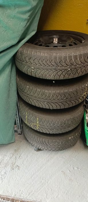 Oryginalnie felgi stalowe plus opony zimowe R15'