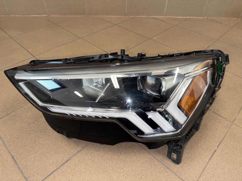 Lampa lewa Audi Q3